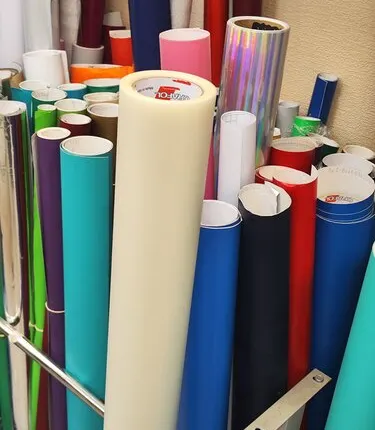 Фото №0 Печать на самоклеющейся пленке