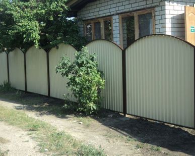 фото Заборы из профнастила