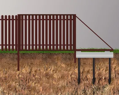 фото Откатные ворота из металлического штакетника на сваях