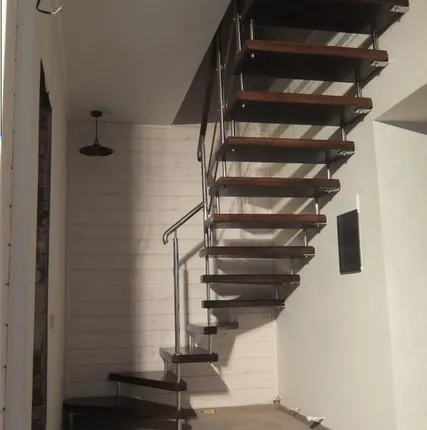 Фото №0 Лестницы на больцах для домов и коттеджей с нержавеющими перилами