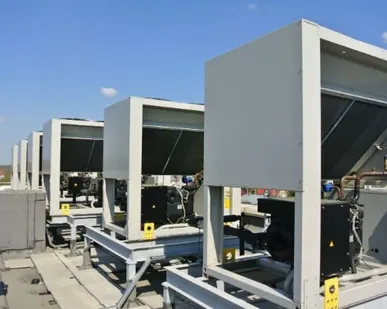 фото Монтаж водоохлаждаемого чиллера (установка чиллера с водяным охлаждением)