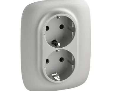 фото Розетка 2-м СП Valena Allure 16А IP20 250В 2х2P+E защ. шторки безвинт. клеммы с лицев. панелью алюм. Leg 753926