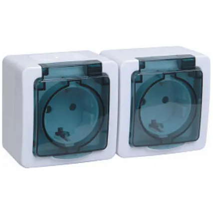Фото №0 IEK Розетка 2-м ОП Гермес Plus РСб22-3-ГПБд с заземл. с дым. крышкой ERMP22-K03-16-54-EC IEK