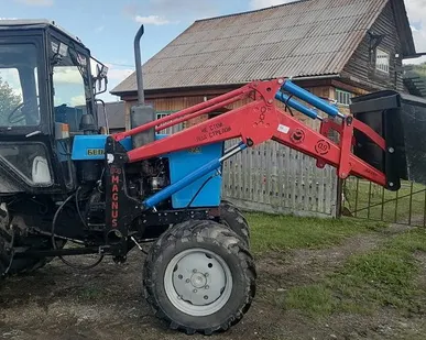 фото Погрузчик фронтальный КУН ПКУ-0,9М Магнус на трактор МТЗ-80,82 (и их модификаций) без рабочих органов