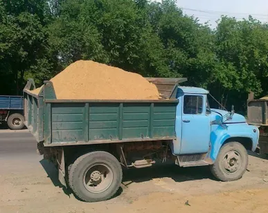 фото Даставка песка Зил самосвал 4 куб.