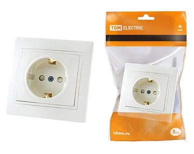фото Розетка с заземлением с защитными шторками 16А белый "Таймыр"