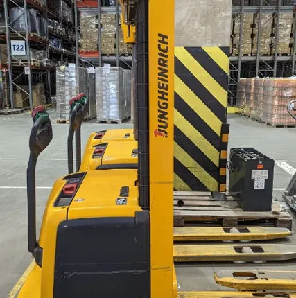 Фото №0 Электрический поводковый штабелер Jungheinrich EJC 212