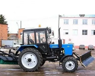 фото Услуги трактора МТЗ 82 с щеткой и отвалом