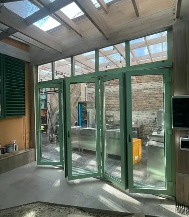 Фото №0 Межкомнатные прегородки из алюминия