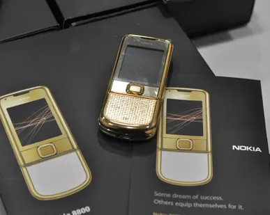 фото Nokia 8600 карбон телефон