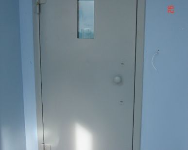 фото Дверь защитная II класса устойчивости к взлому и 3 класса по пулестойкости ДВЗ-2 (со стеклом)  