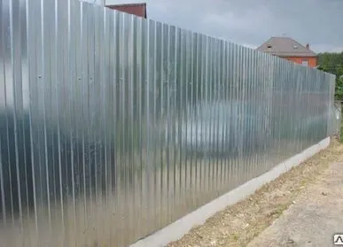 фото Забор из оцинкованного профлиста, высота 2 метра (под ключ)