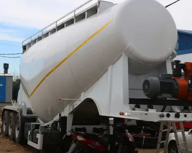 фото Цементовоз Oztas Trailer объем 34м3 с компрессором Bekomsan
в