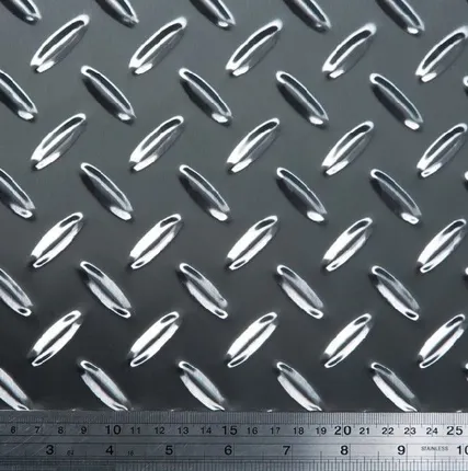 Фото №0 Лист нержавеющий рифленый 4 мм 1250х2500 чечевица AISI 304