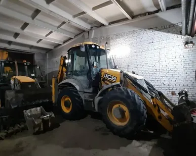 фото Экскаваторы-погрузчики JCB в аренду
