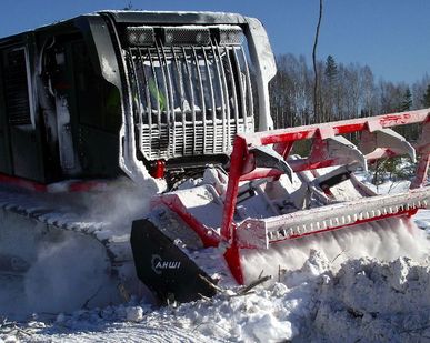 фото Самоходный гусеничный мульчер AHWI Raptor 800