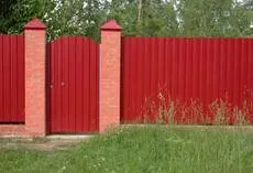 Фото №0 Забор из профнастила цветной