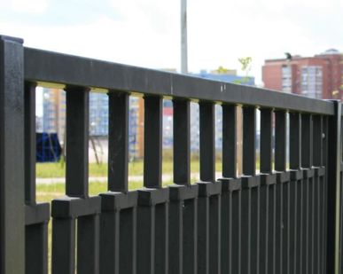 фото Сварные заборы из профильной трубы