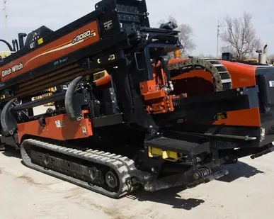 фото Бестраншейная прокладка коммуникаций ГНБ прокол Ditch Witch