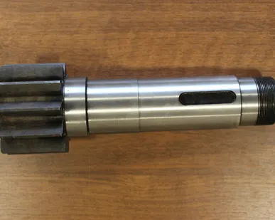 фото Вал-шестерня Unic UR 330, 340, 370