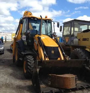 фото Аренда экскаватора погрузчика JCB с гидромолотом