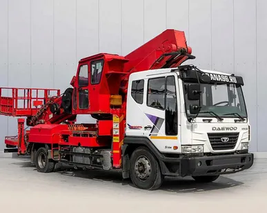 фото Аренда автовышки класса "макси" (45 метров)