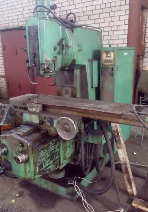 Фото №1 6Т12-1 вертикально-фрезерный станок 6Т12-1 1986 г.в Б/У в Таганроге