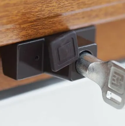 Фото №0 Детский замок (блокиратор) с цилиндром и ключом Elementis, коричневый