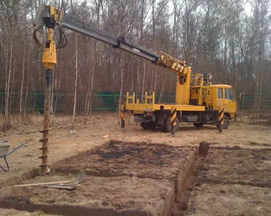 фото Аренда ямобура на базе манипулятор(стрела 10м, глубина 12м), ГАЗа 66.