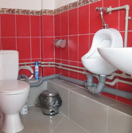 Фото №0 Установка сантехнического фаянса