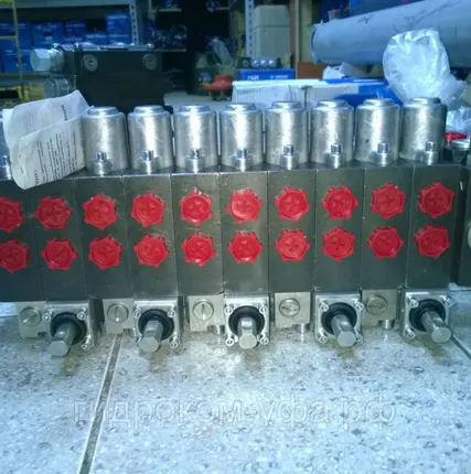 Фото №0 Гидрораспределитель мусоровоза МРС63.4/1.Р.МН.4.10 ( РМ12-140 )