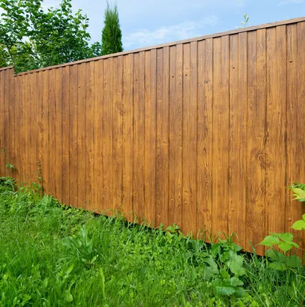 Фото №0 Забор из профнастила Золотой Дуб