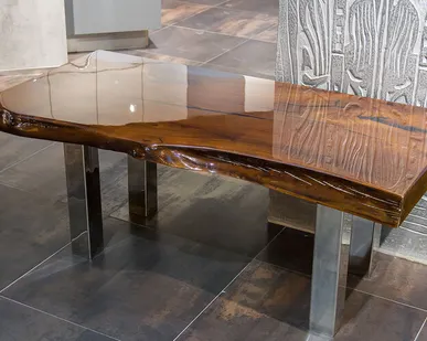 фото Стол журнальный лакированный (авторская работа) R-3