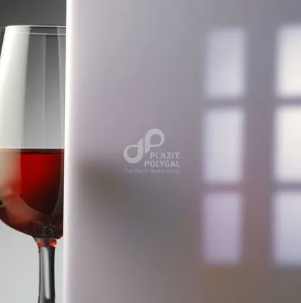 Фото №0 Оргстекло 3 мм белое (2 х 3 м)