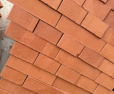 фото Красный облицовочный кирпич