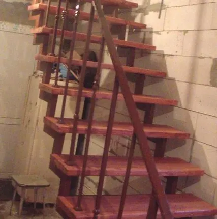 Фото №0 Изготовление лестниц