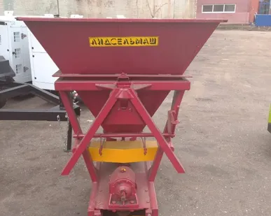 фото Пескоразбрасыватель навесной Л-116-01 (разбрасыватель песка)