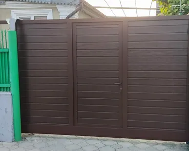 фото Откатные ворота со встроенной калиткой